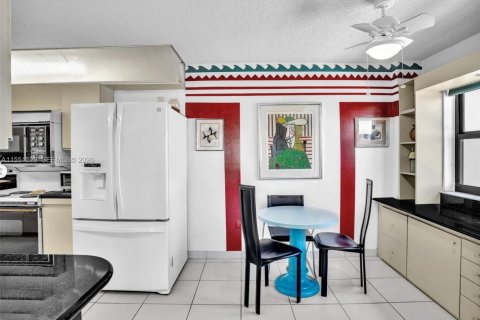 Condo in Hollywood, Florida, 2 bedrooms № 2090233 - photo 21