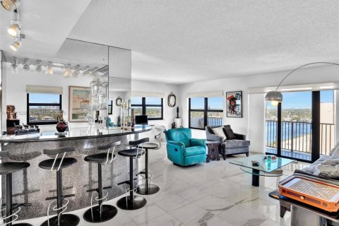 Condo in Hollywood, Florida, 2 bedrooms № 2090233 - photo 4