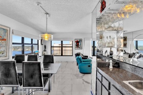 Condo in Hollywood, Florida, 2 bedrooms № 2090233 - photo 17