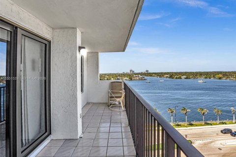 Condo in Hollywood, Florida, 2 bedrooms № 2090233 - photo 7