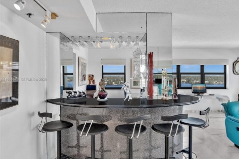 Condo in Hollywood, Florida, 2 bedrooms № 2090233 - photo 12