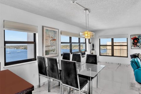 Condo in Hollywood, Florida, 2 bedrooms № 2090233 - photo 18