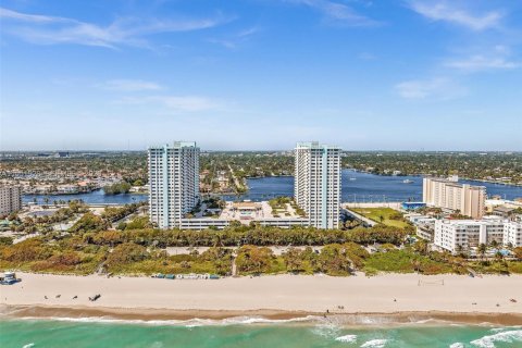 Condo in Hollywood, Florida, 2 bedrooms № 2090233 - photo 8