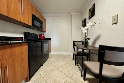 Copropriété à louer à Hollywood, Floride: 1 chambre, 75.81 m2 № 2041824 - photo 16