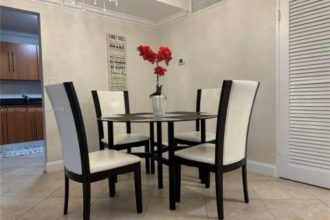 Copropriété à louer à Hollywood, Floride: 1 chambre, 75.81 m2 № 2041824 - photo 7