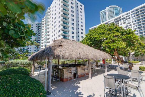 Copropriété à louer à Hollywood, Floride: 1 chambre, 75.81 m2 № 2041824 - photo 29