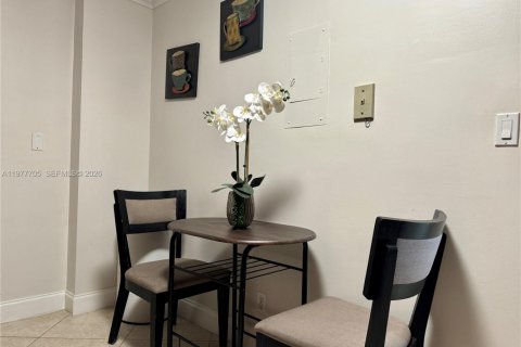 Copropriété à louer à Hollywood, Floride: 1 chambre, 75.81 m2 № 2041824 - photo 18