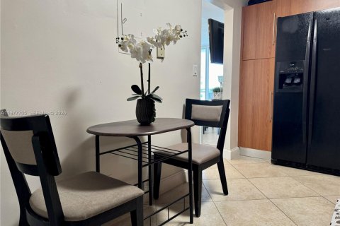 Copropriété à louer à Hollywood, Floride: 1 chambre, 75.81 m2 № 2041824 - photo 17