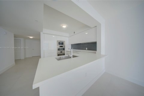 Condo in Sunny Isles Beach, Florida, 2 bedrooms  № 1698445 - photo 9