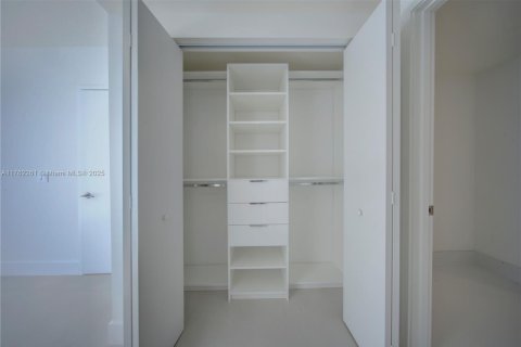 Condo in Sunny Isles Beach, Florida, 2 bedrooms  № 1698445 - photo 12