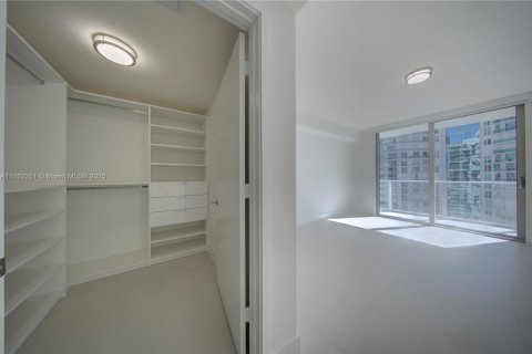 Condo in Sunny Isles Beach, Florida, 2 bedrooms  № 1698445 - photo 11