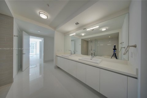 Condo in Sunny Isles Beach, Florida, 2 bedrooms  № 1698445 - photo 15