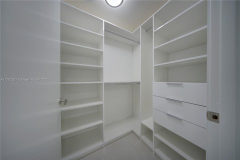 Condo in Sunny Isles Beach, Florida, 2 bedrooms  № 1698445 - photo 24