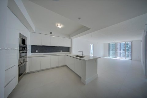 Condo in Sunny Isles Beach, Florida, 2 bedrooms  № 1698445 - photo 20