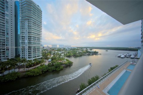Condo in Sunny Isles Beach, Florida, 2 bedrooms  № 1698445 - photo 4