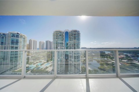 Condo in Sunny Isles Beach, Florida, 2 bedrooms  № 1698445 - photo 29