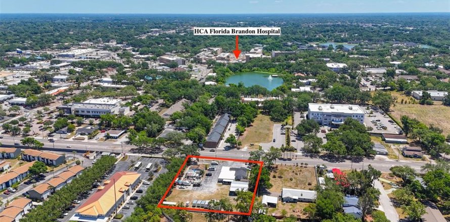 Commercial property in Brandon, Florida 317.17 sq.m. № 2103864