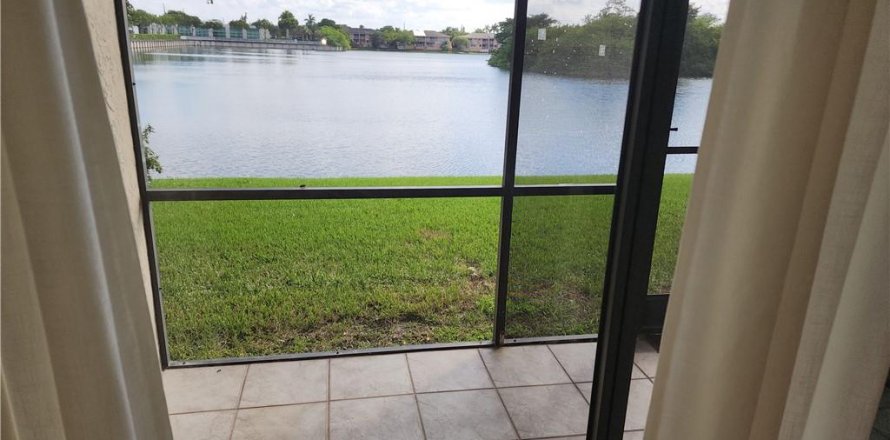 Condo in Oakland Park, Florida, 2 bedrooms  № 1050030
