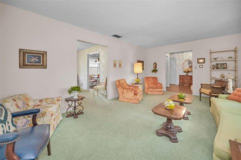 House in Tampa, Florida 4 bedrooms, 214.98 sq.m. № 1681694 - photo 9