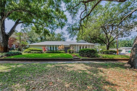 House in Tampa, Florida 4 bedrooms, 214.98 sq.m. № 1681694 - photo 1