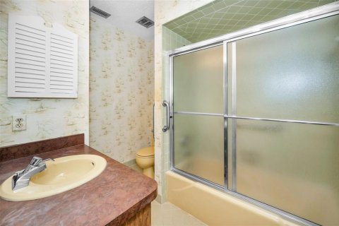 House in Tampa, Florida 4 bedrooms, 214.98 sq.m. № 1681694 - photo 26