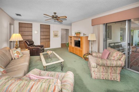 House in Tampa, Florida 4 bedrooms, 214.98 sq.m. № 1681694 - photo 22