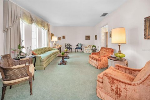 House in Tampa, Florida 4 bedrooms, 214.98 sq.m. № 1681694 - photo 8