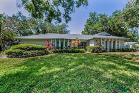 House in Tampa, Florida 4 bedrooms, 214.98 sq.m. № 1681694 - photo 2