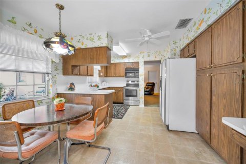 House in Tampa, Florida 4 bedrooms, 214.98 sq.m. № 1681694 - photo 19