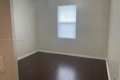 Снять в аренду виллу или дом в Хомстед, Флорида 3 спальни, 150.59м2, № 1946531 - фото 7