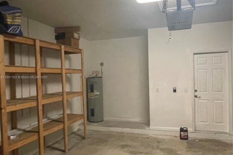 Снять в аренду виллу или дом в Хомстед, Флорида 3 спальни, 150.59м2, № 1946531 - фото 11