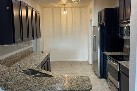 Снять в аренду виллу или дом в Хомстед, Флорида 3 спальни, 150.59м2, № 1946531 - фото 4