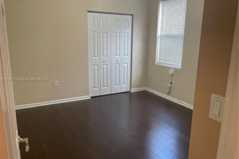 Снять в аренду виллу или дом в Хомстед, Флорида 3 спальни, 150.59м2, № 1946531 - фото 9