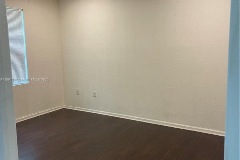 Снять в аренду виллу или дом в Хомстед, Флорида 3 спальни, 150.59м2, № 1946531 - фото 5