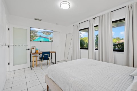 House in Miami, Florida 4 bedrooms, 160.72 sq.m. № 1941142 - photo 26