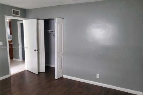 Condo in North Lauderdale, Florida, 3 bedrooms  № 2025074 - photo 10