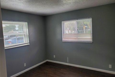 Condo in North Lauderdale, Florida, 3 bedrooms  № 2025074 - photo 7