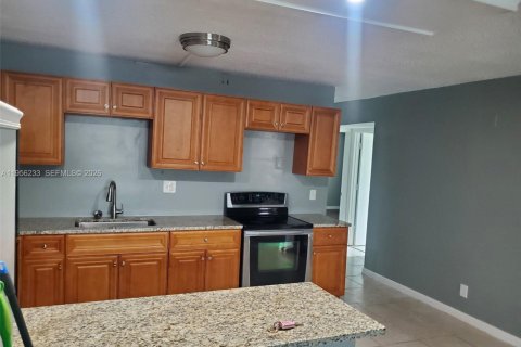 Condo in North Lauderdale, Florida, 3 bedrooms  № 2025074 - photo 4