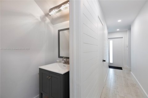 Townhouse in Miami, Florida 2 bedrooms, 119.1 sq.m. № 1839446 - photo 19