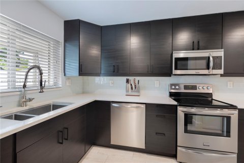 Townhouse in Miami, Florida 2 bedrooms, 119.1 sq.m. № 1839446 - photo 3