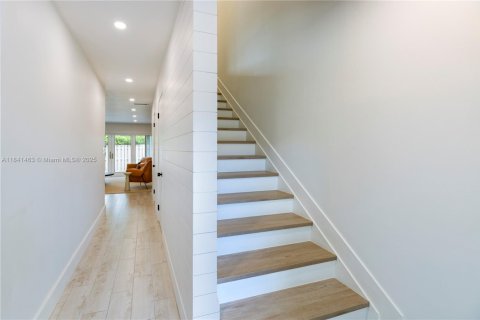 Townhouse in Miami, Florida 2 bedrooms, 119.1 sq.m. № 1839446 - photo 13
