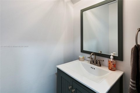 Townhouse in Miami, Florida 2 bedrooms, 119.1 sq.m. № 1839446 - photo 20