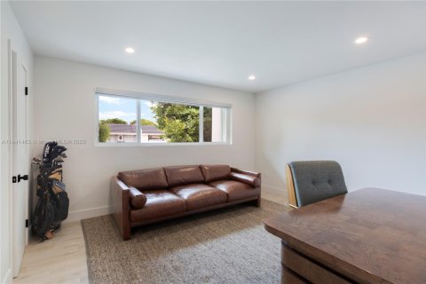 Townhouse in Miami, Florida 2 bedrooms, 119.1 sq.m. № 1839446 - photo 16