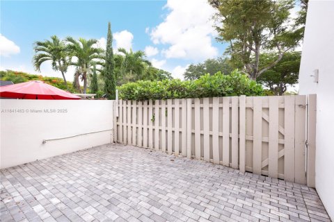Townhouse in Miami, Florida 2 bedrooms, 119.1 sq.m. № 1839446 - photo 21
