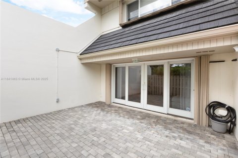 Townhouse in Miami, Florida 2 bedrooms, 119.1 sq.m. № 1839446 - photo 18