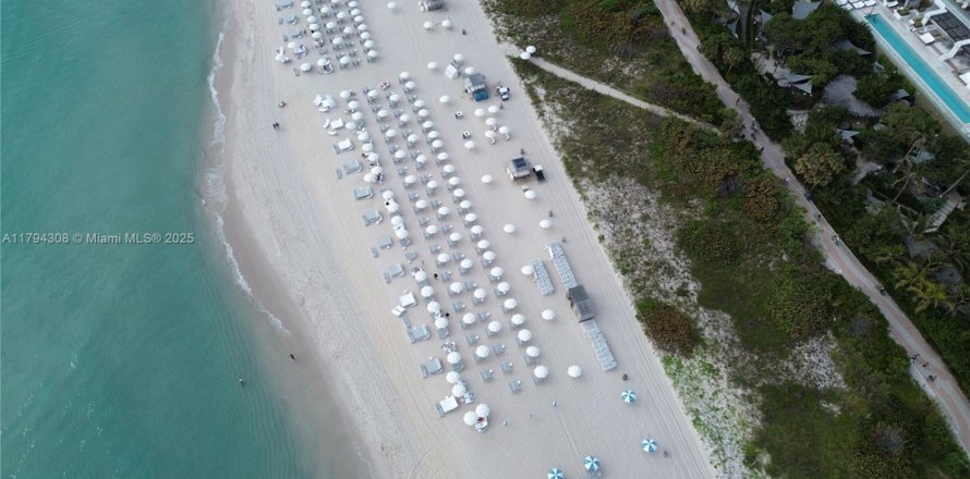 Condominio en Miami Beach, Florida, 2 dormitorios № 1688808