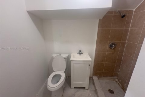 Casa en alquiler en Miami, Florida, 2 dormitorios, 78.04 m2 № 1957825 - foto 11
