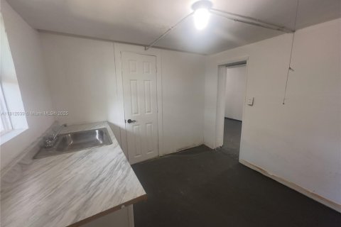 Casa en alquiler en Miami, Florida, 2 dormitorios, 78.04 m2 № 1957825 - foto 9