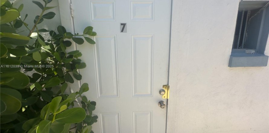 Casa en Miami, Florida 2 dormitorios, 78.04 m2 № 1957825
