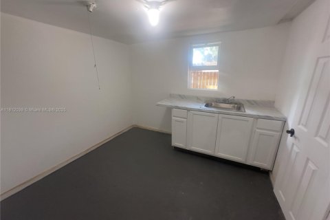 Casa en alquiler en Miami, Florida, 2 dormitorios, 78.04 m2 № 1957825 - foto 7